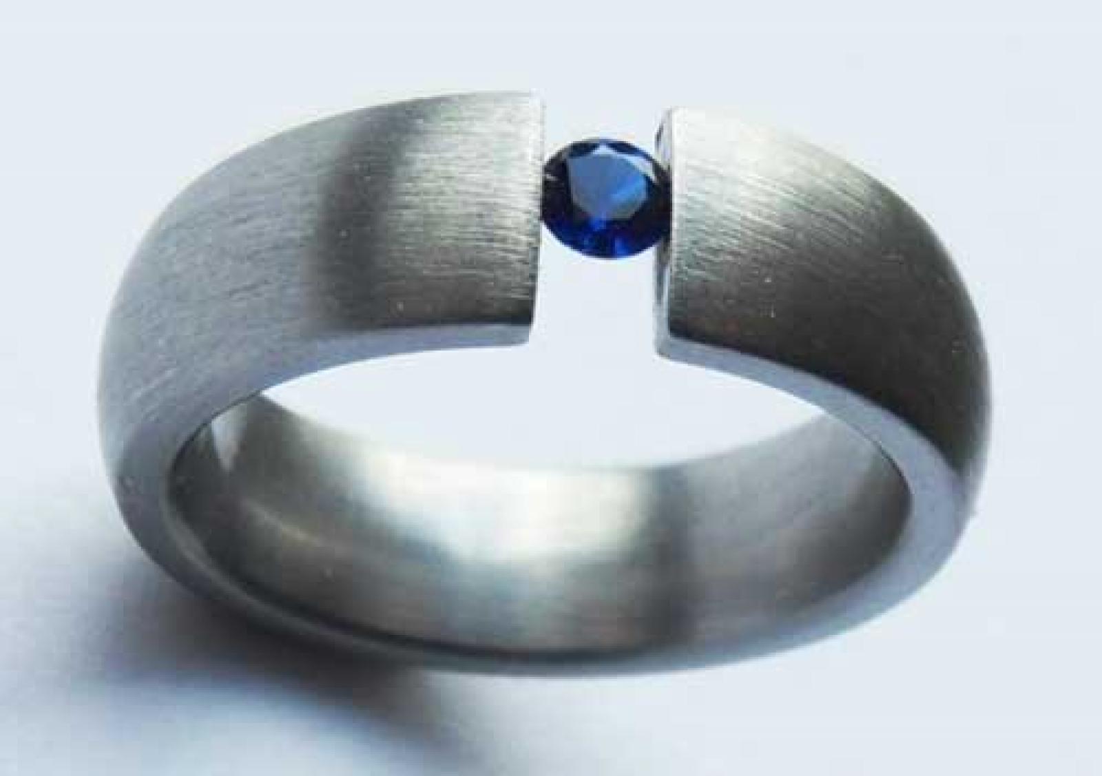 Schmucktrends Edelstahlring, 6 mm, Stein blau 