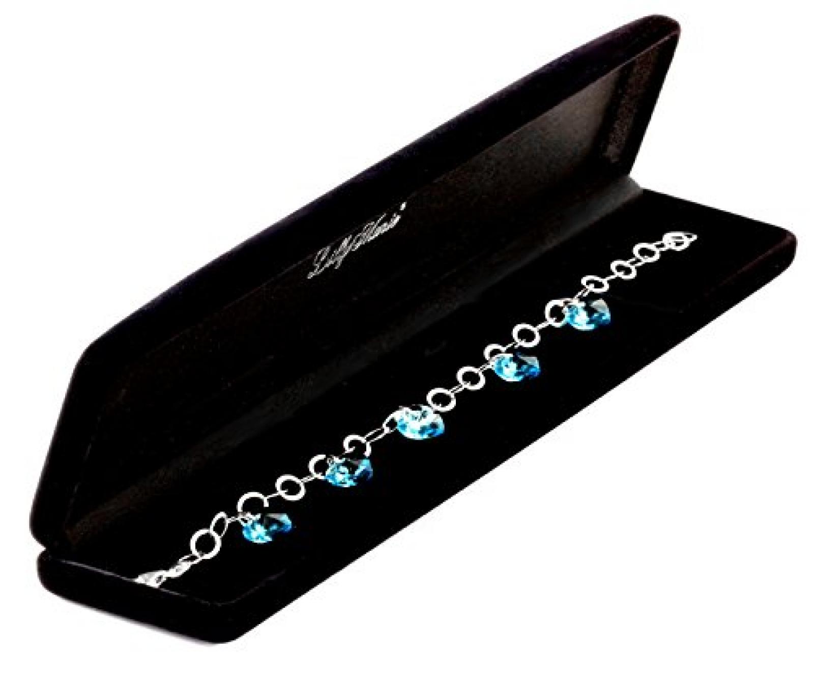 Ein feiner Armband aus 925 Silber mit 5 blauen Herzen aus der Swarovski Elements Kollektion, ideal als Geschenk f&uuml;r Frau oder Freundin 