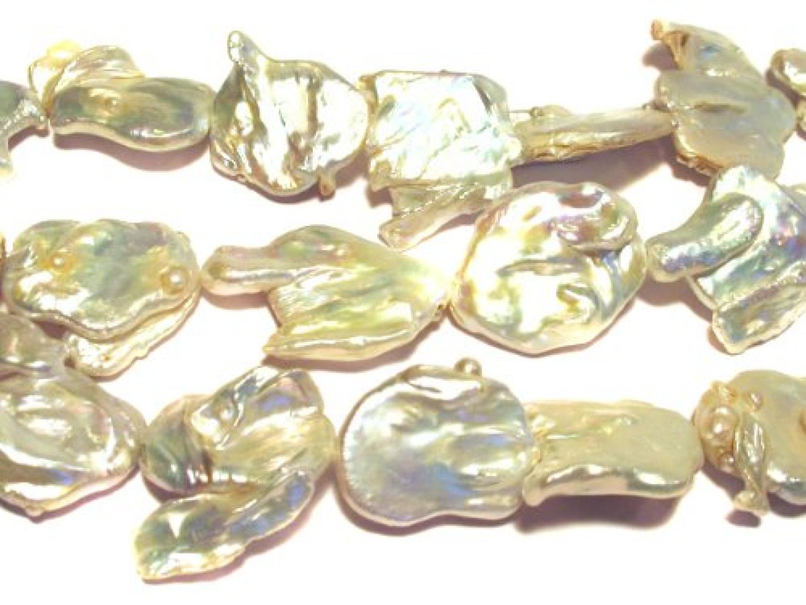 wunsch-lounge 1 St&uuml;ck ( Strang ohne Schlie&szlig;e ) flacher Freiform - Strang ca. 25 - 35mm / 40cm mit Kern , S&uuml;&szlig;wasserperle wei&szlig; 